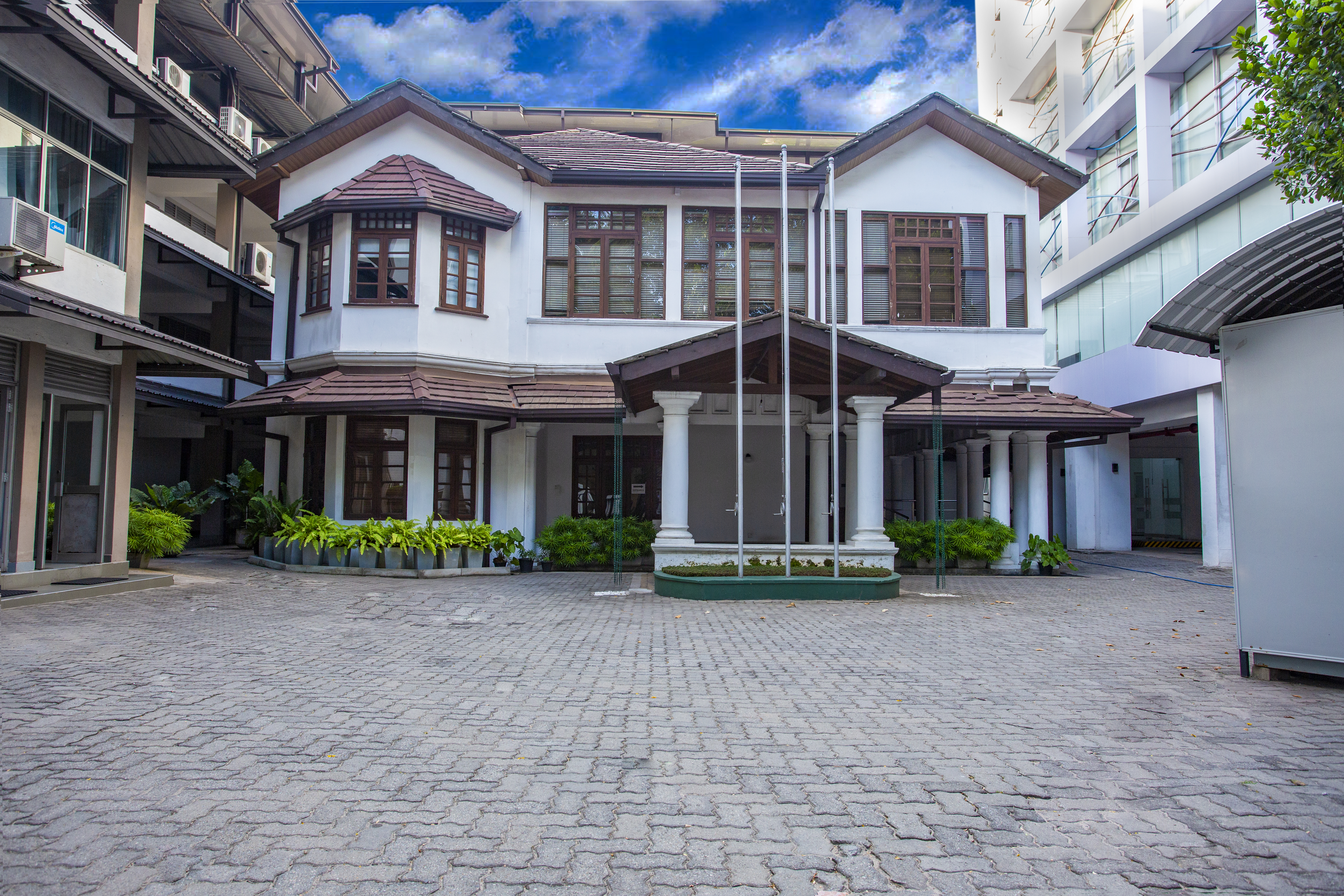 <p>The PGIM was conceived in the Physiology Department of the Faculty of Medicine, Kynsey Road, Colombo 08, and Institute shifted to the old building (Heritage Building) at 160 Norris Canal Road, which belongs to the Ministry of Health.<br></p>